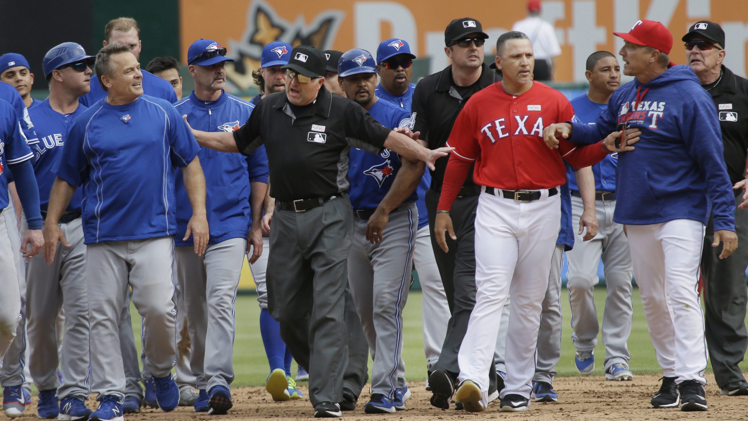 Roughed Odor still isn't sorry for punching Jose Bautista