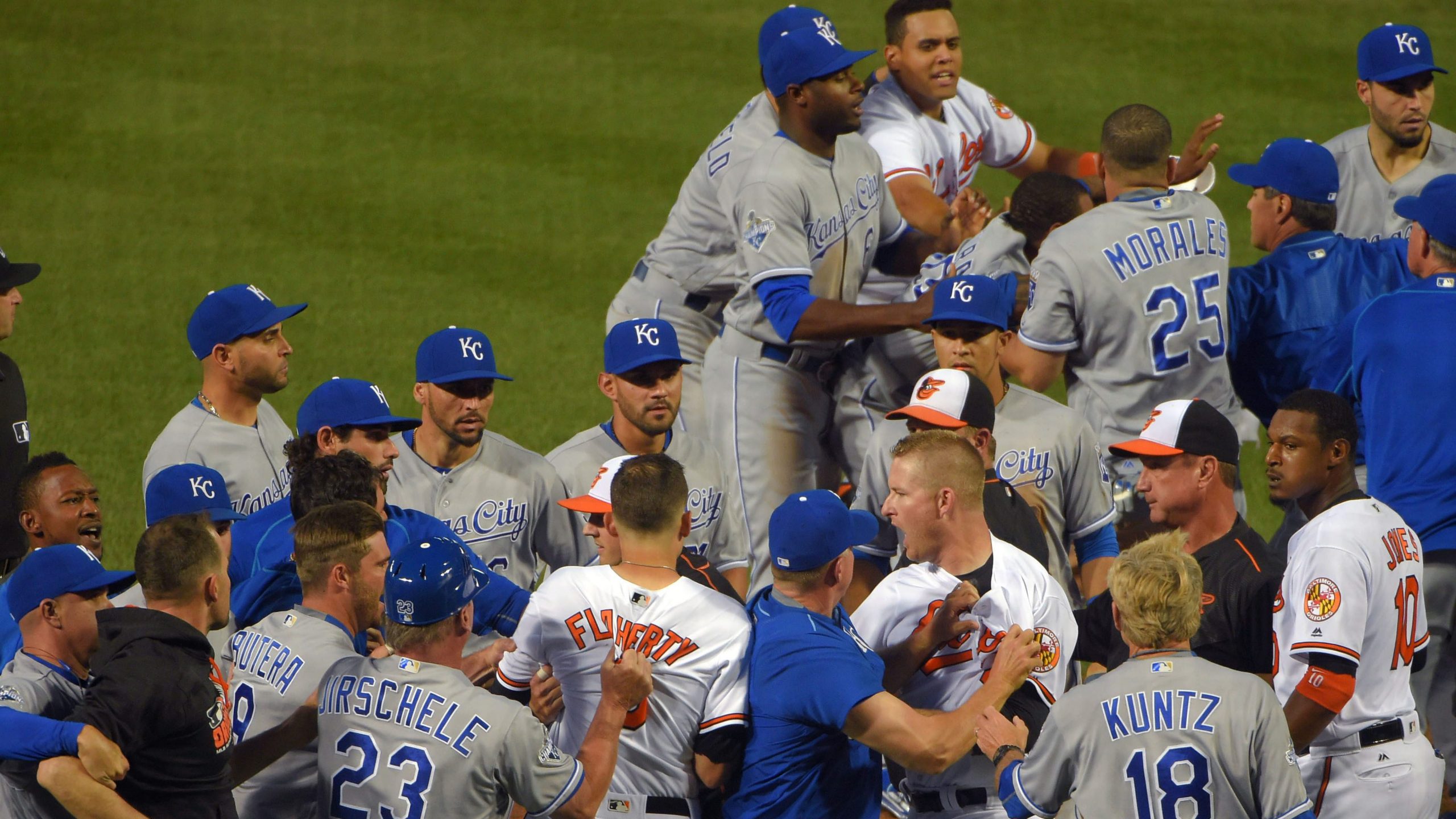 Manny Machado throws punch at Yordano Ventura: Video - Sports