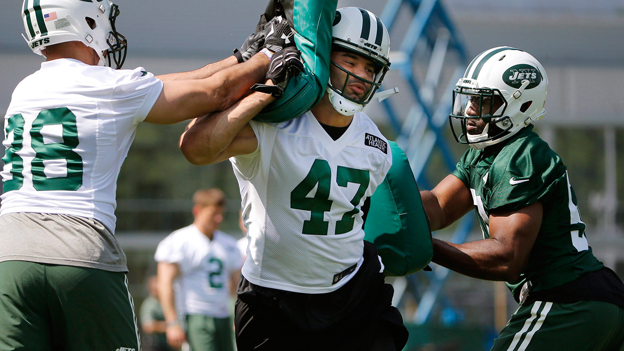 Jets TE Kellen Davis sidelined after thumb surgery