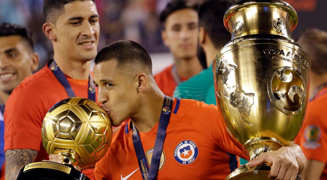 Chile's Alexis Sanchez wins Golden Ball 