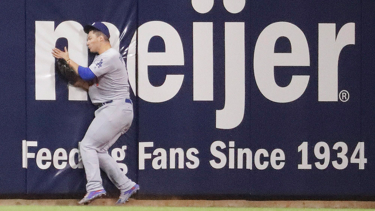 Dodgers injury news: Joc Pederson bruises shoulder in collision