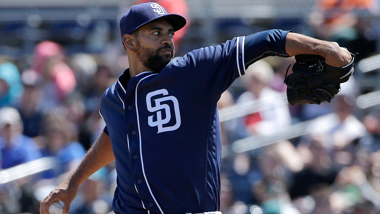 Nick Martinez, Padres agree to deal (source)