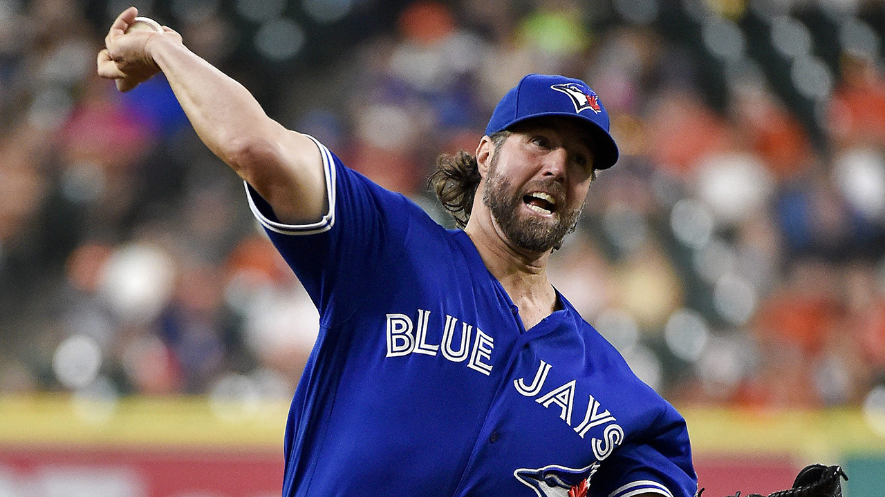 Ex-Jays hurler R.A. Dickey signs 1-year deal with Braves