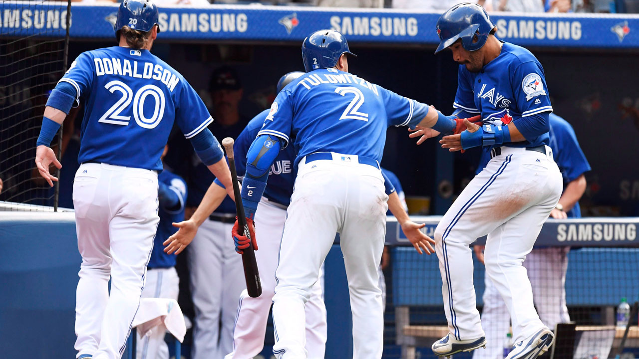 Tulo crushes a three-run homer to center 