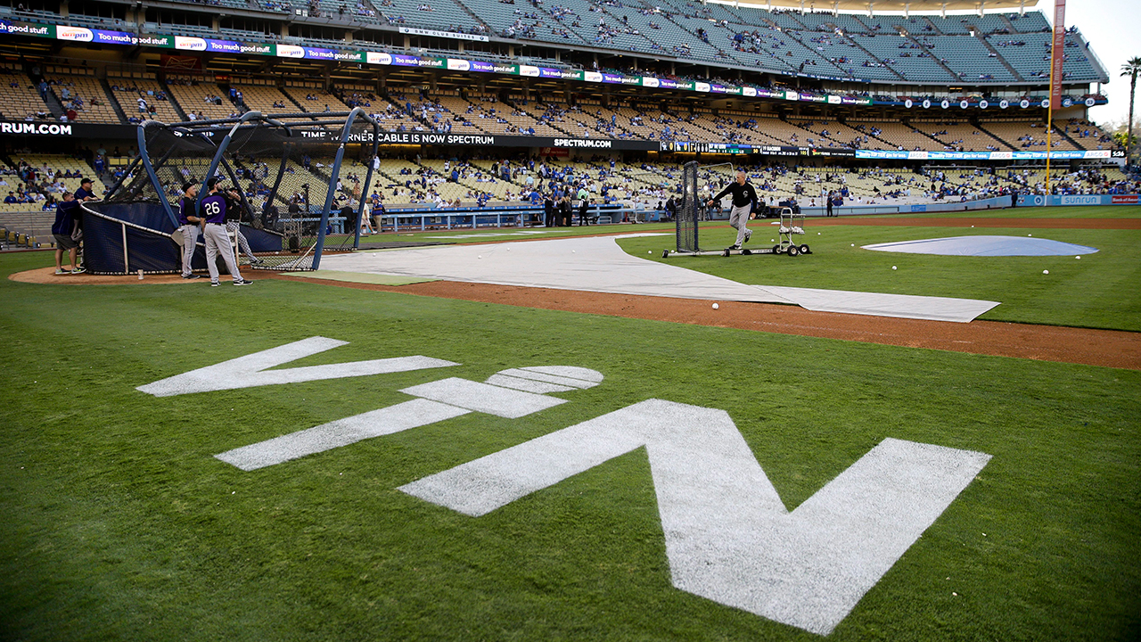 Dodgers honor Vin Scully for his 67 years of storytelling