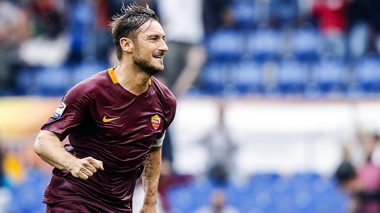 Genoa Celebrates Totti with Special Jersey - Footy Headlines