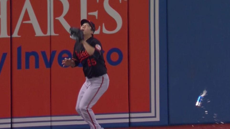 Blue Jays fans, Toronto mayor angry at drink-tossing fan 