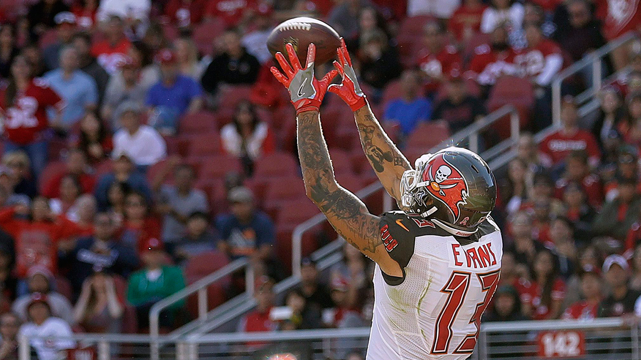 WATCH: Mike Evans Makes Unbelievable Catch Despite Buccaneers Getting  Dominated by Eagles