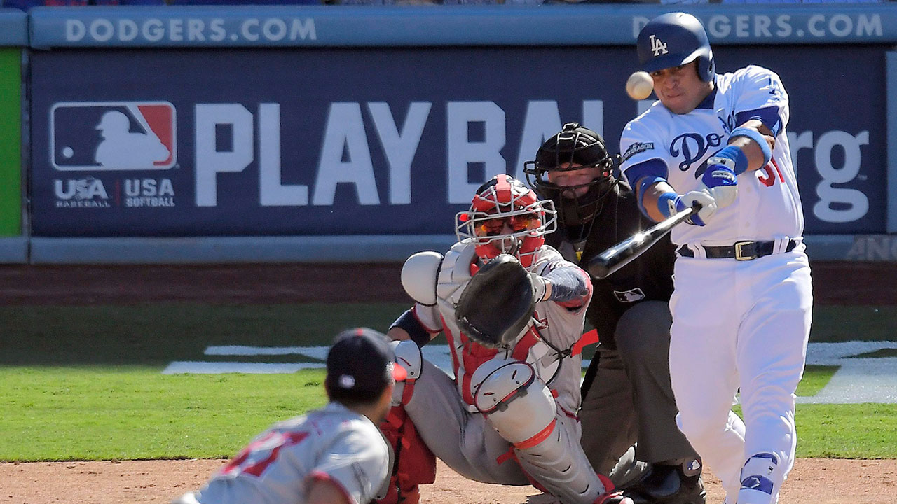 Mariners Carlos Ruiz returns to Philadelphia