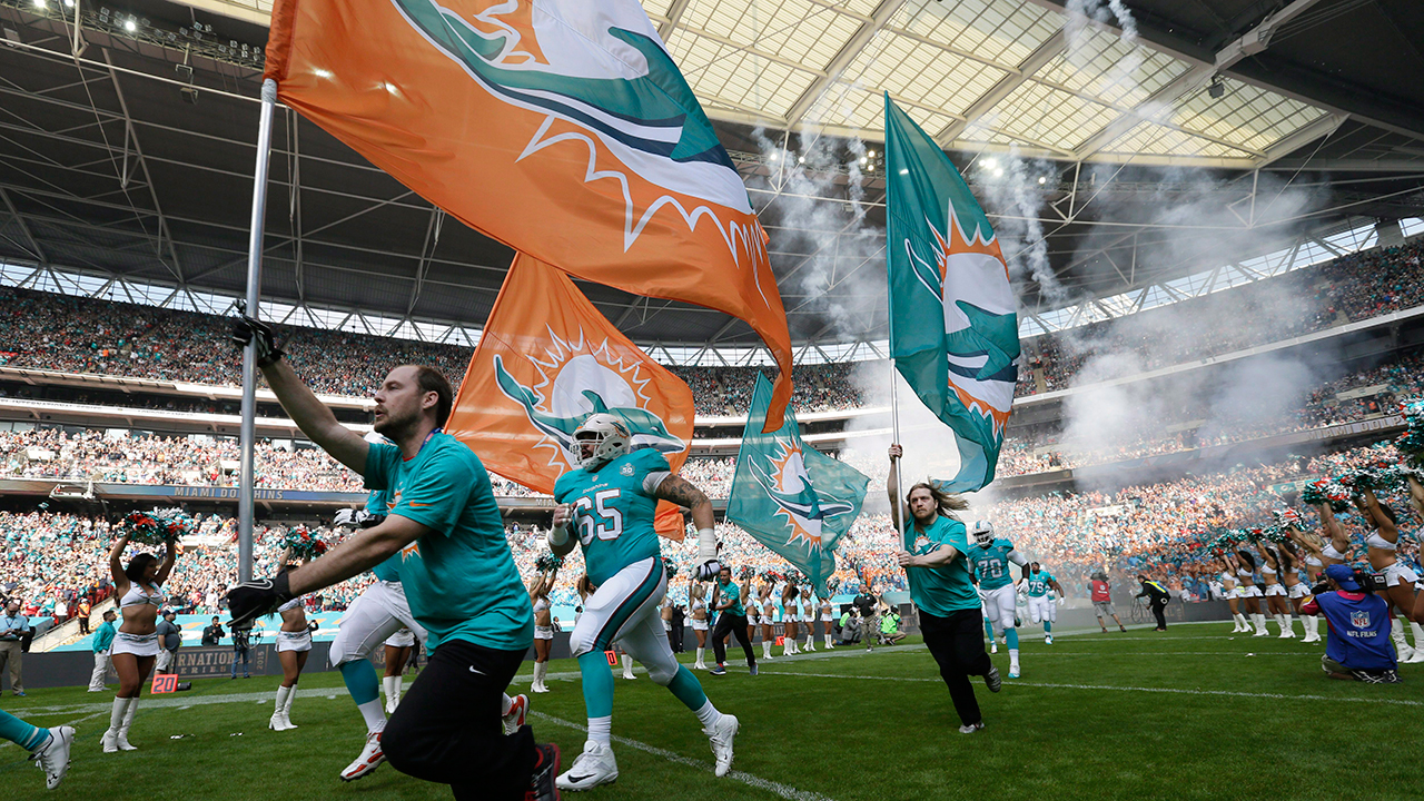 Dolphins revoke tickets, ban fans involved in brawl with 49ers fans