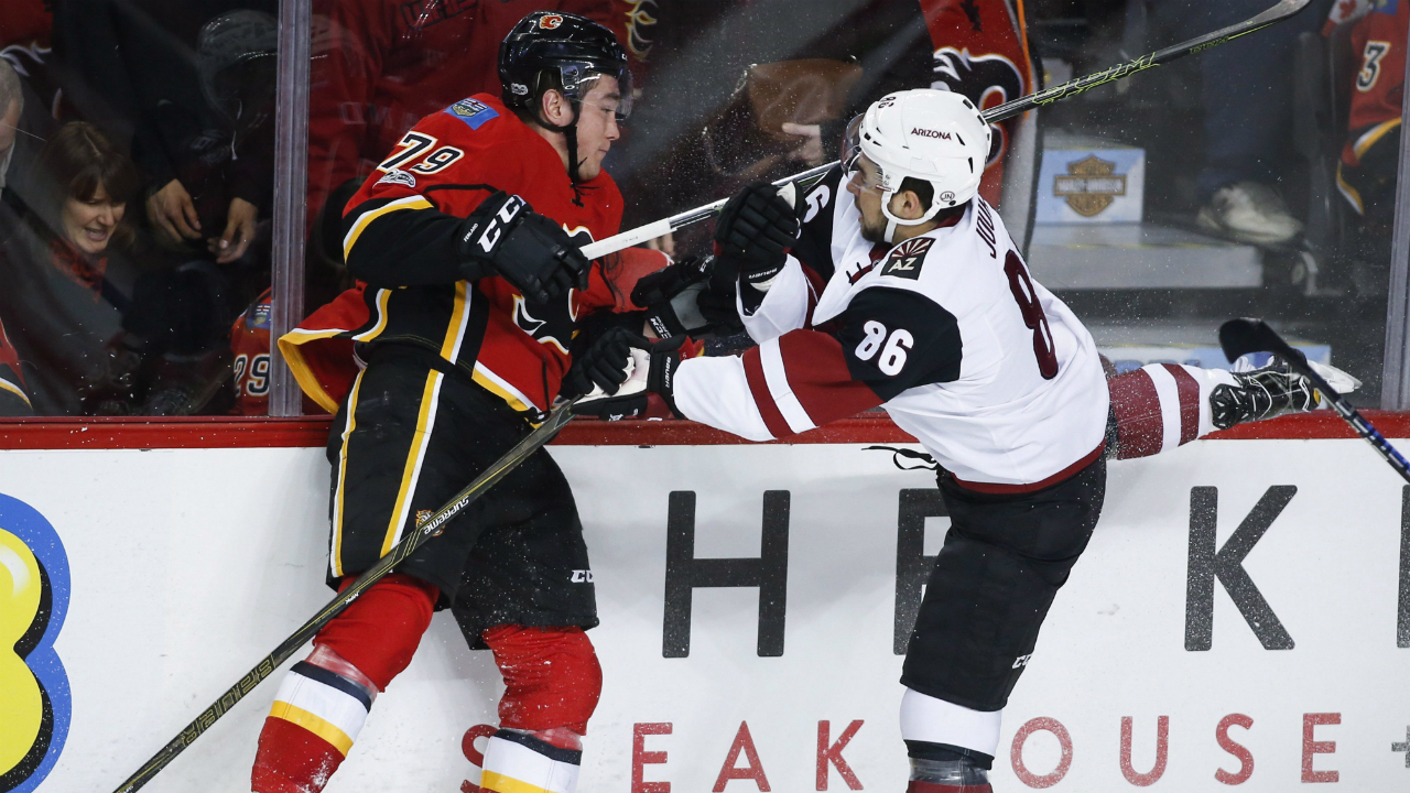 Arizona-Coyotes'-Josh-Jooris,-right,-checks-Calgary-Flames'-Micheal-Ferland-during-first-period-NHL-hockey-action-in-Calgary,-Monday,-Feb.-13,-2017.(Jeff-McIntosh/CP)