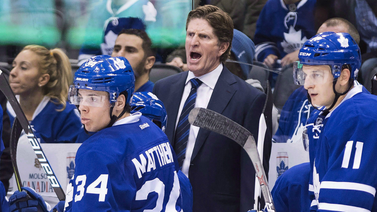 Toronto-Maple-Leafs-head-coach-Mike-Babcock,-centre.-(Nathan-Denette/CP)