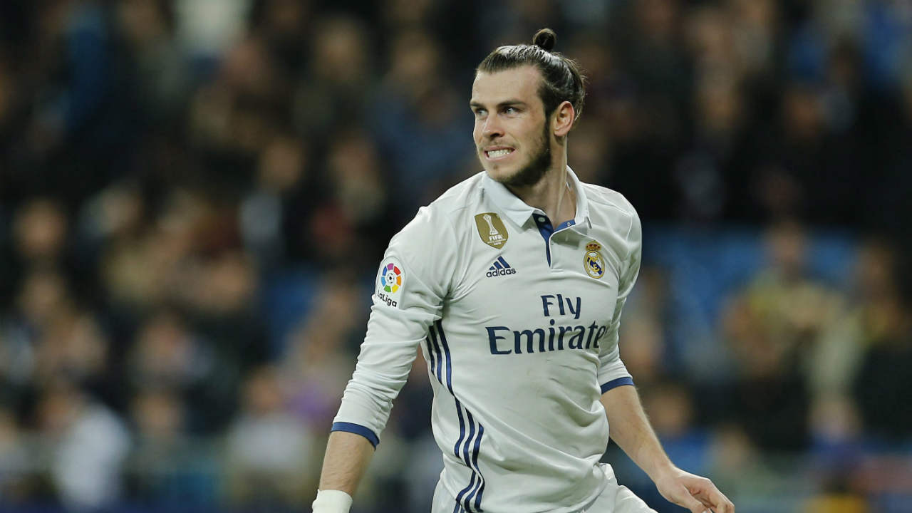 Real Madrid is said to pay record transfer fee to obtain Gareth Bale