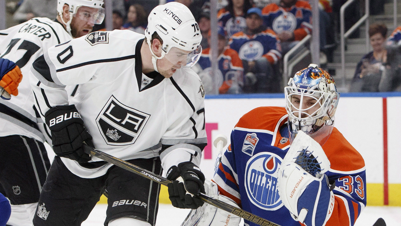 Los-Angeles-Kings'-Tanner-Pearson-(70)-tries-to-deflect-the-puck-as-Edmonton-Oilers'-goalie-Cam-Talbot-(33)-makes-the-save-during-first-period-NHL-action-in-Edmonton,-Alta.,-on-Thursday-December-29,-2016.-(Jason-Franson/CP)