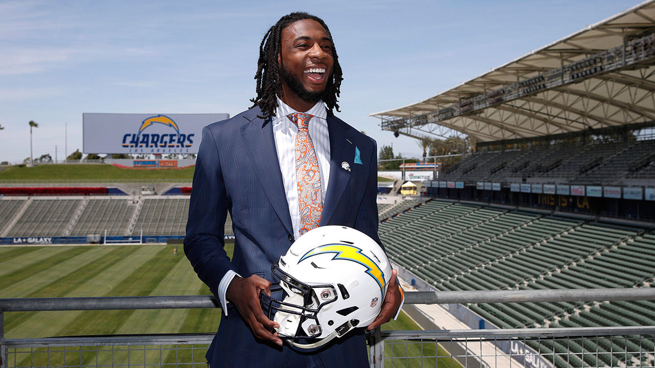 LA Chargers quickly sign 1st-rd pick Mike Williams, 4 more