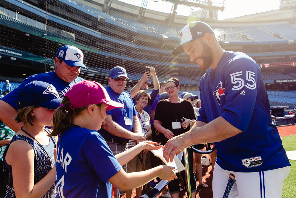 Jays' Russell Martin emotional in Montreal homecoming