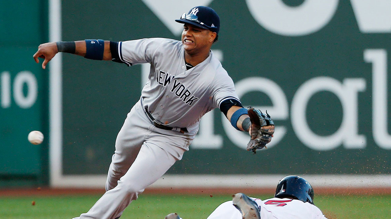 Yankees' Starlin Castro leaves game with an injured hamstring