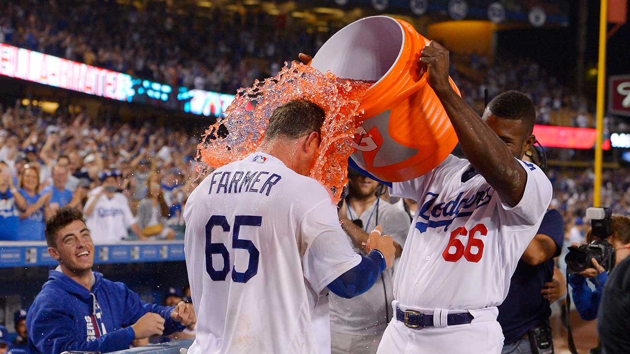 Farmer hits walk-off double in first MLB at-bat as Dodgers edge Giants