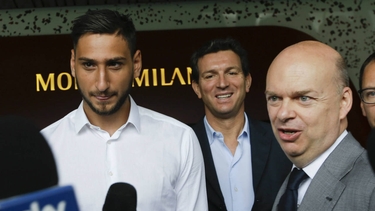 AC-Milan-goalie-Gianluigi-Donnarumma,-left,-is-flanked-by-team-CEO-Marco-Fassone-at-the-'Casa-Milan',-AC-Milan-team-headquarters,-in-Milan-Italy,-Wednesday,-July-12,-2017.-AC-Milan's-teenage-goalkeeper-Gianluigi-Donnarumma-has-agreed-to-extend-his-contract-with-the-Serie-A-club-until-2021.-The-talented-18-year-old-turned-down-a-new-deal-last-month-and-would-have-been-a-free-agent-at-the-end-of-next-season.-On-Tuesday,-Milan-announced-it-had-reached-an-agreement-with-Donnarumma,-saying-he-would-sign-a-new-four-year-contract-the-following-morning.-(Luca-Bruno/AP)