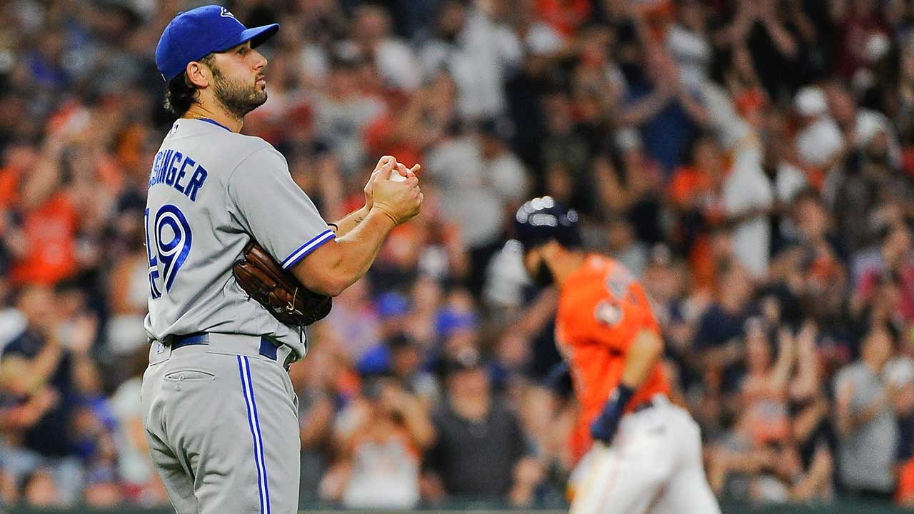 Blue Jays' Ryan Goins back in lineup after injuring left forearm