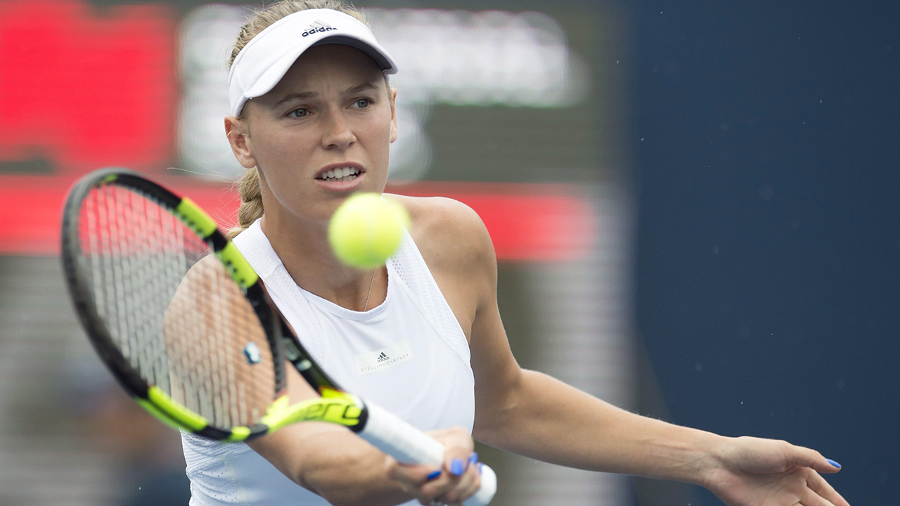 Williams, Wozniacki win at WTA Finals, Halep stays No. 1
