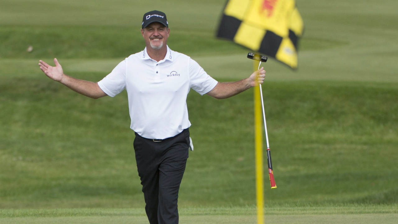 Jerry-Kelly-celebrates-his-long-putt-on-the-second-hole-during-the-championship-round-of-the-3M-Championship-golf-tournament-on-Sunday,-Aug.-6,-2017,-in-Blaine,-Minn.-(John-Autey/AP)