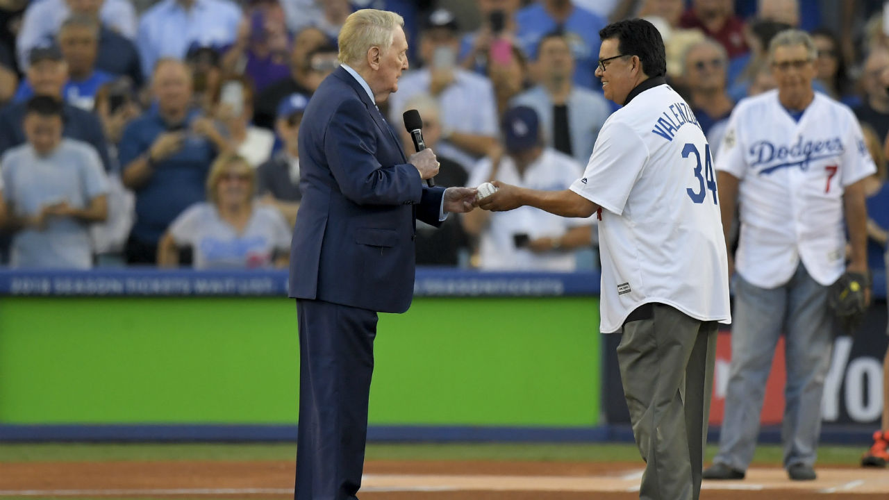 Vin Scully calls in Fernando Valenzuela from bullpen for