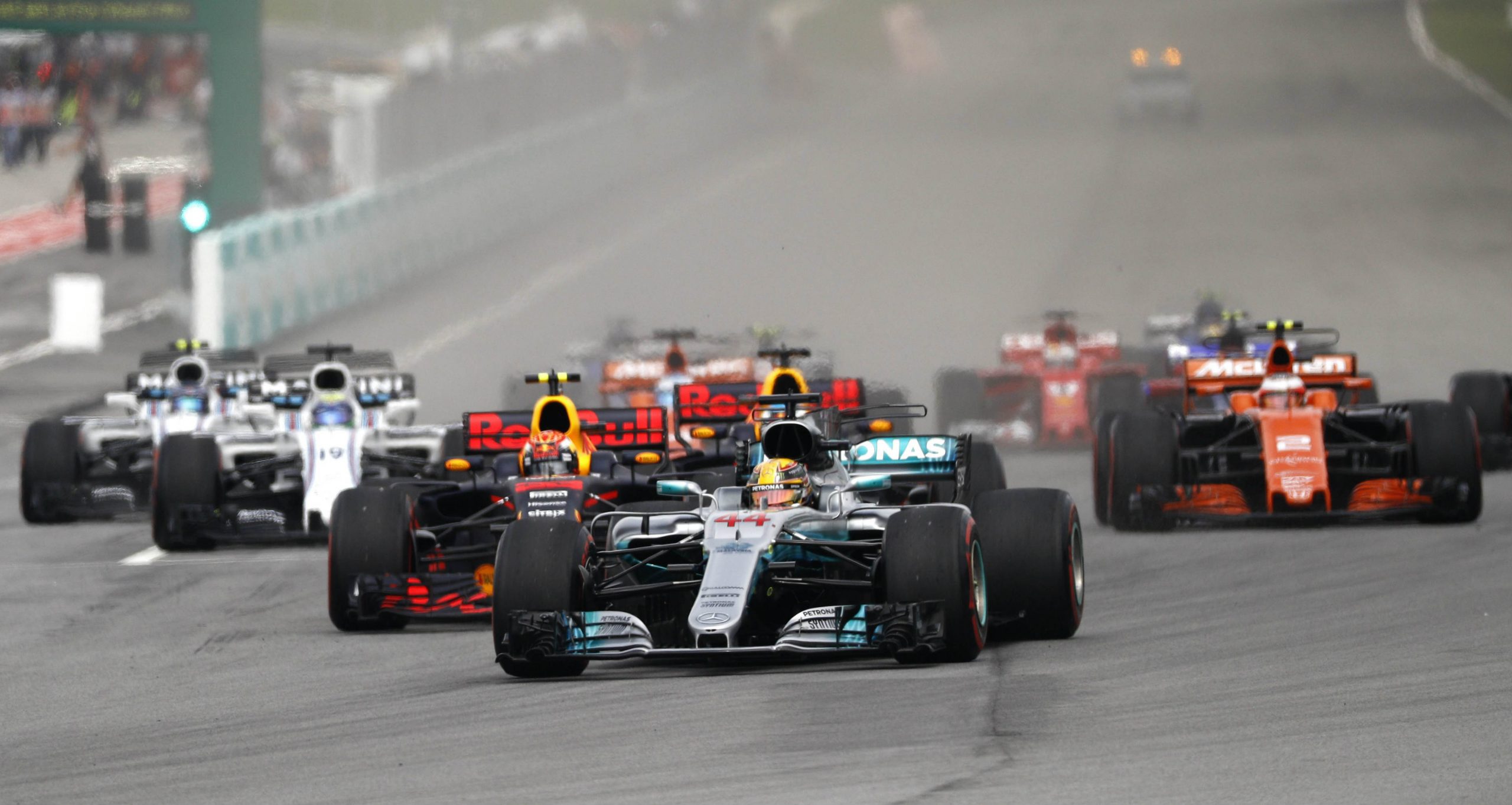 Mercedes unhappy despite extending lead in F1 title race