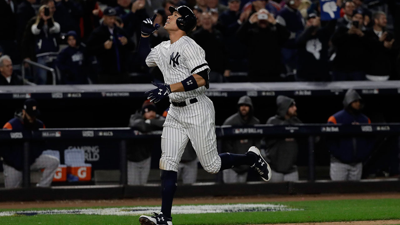 Aaron Judge reacts to getting booed by Yankees fans after hitless Game 3