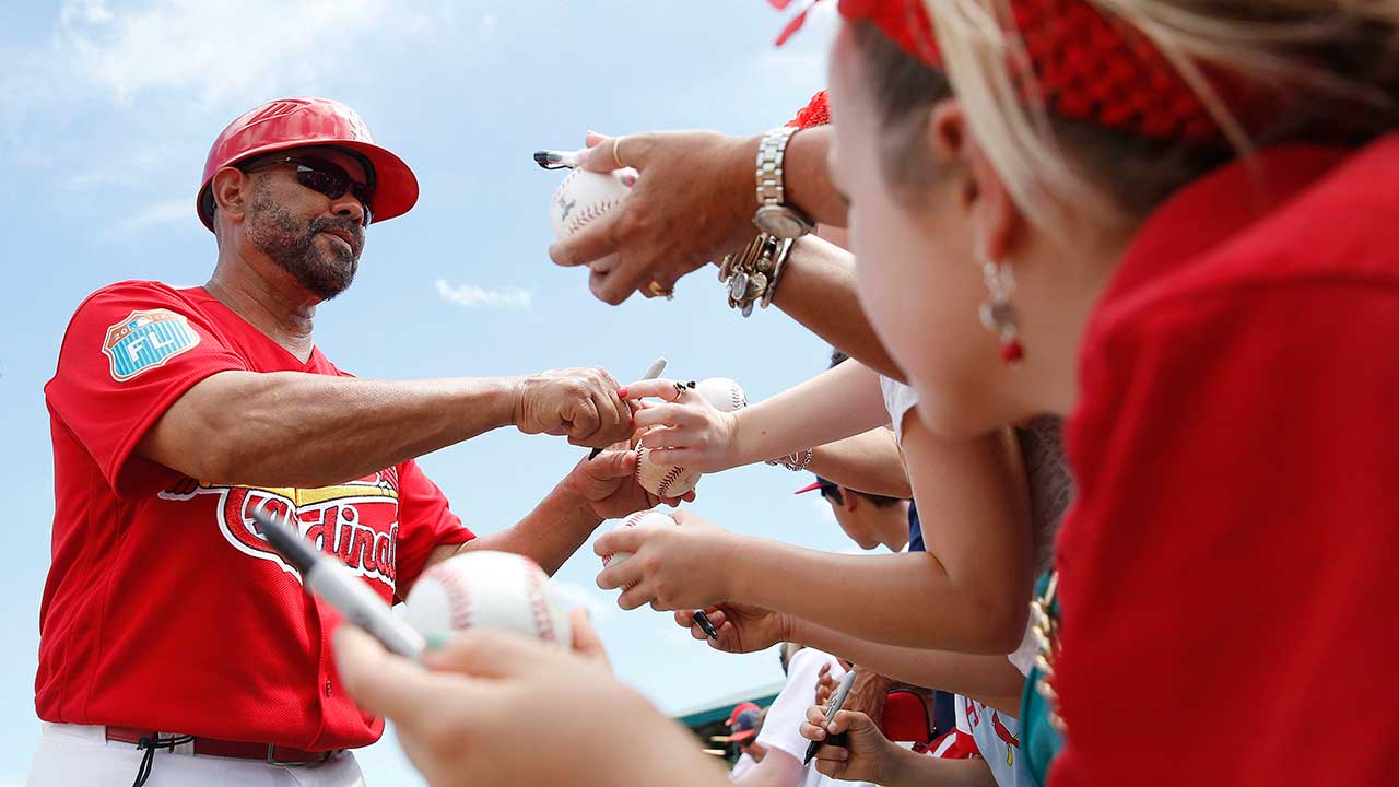 Cardinals add Willie McGee to coaching staff