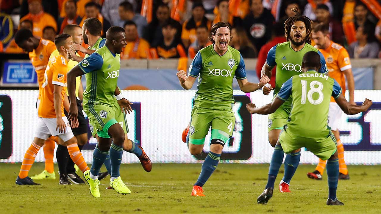 10-man Houston Dynamo FC fall on the road to Seattle Sounders FC