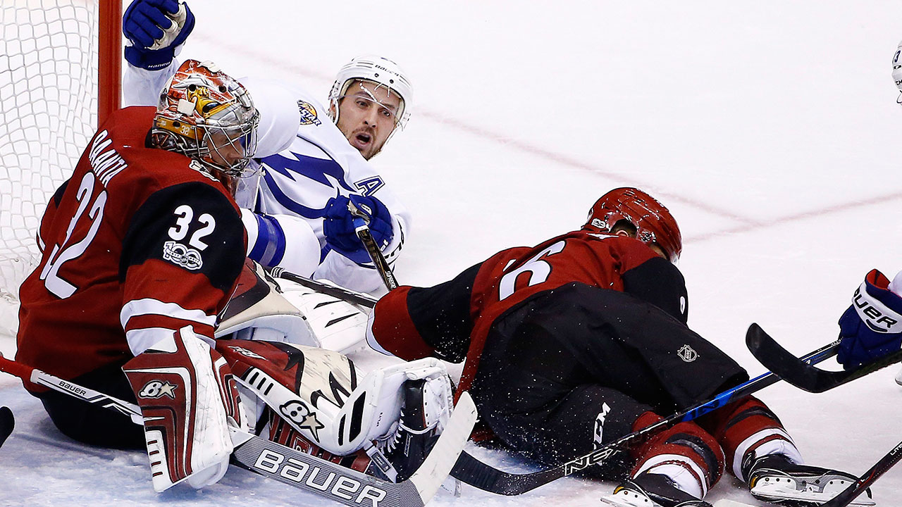 Lightning’s Ryan Callahan injured after scary crash into boards