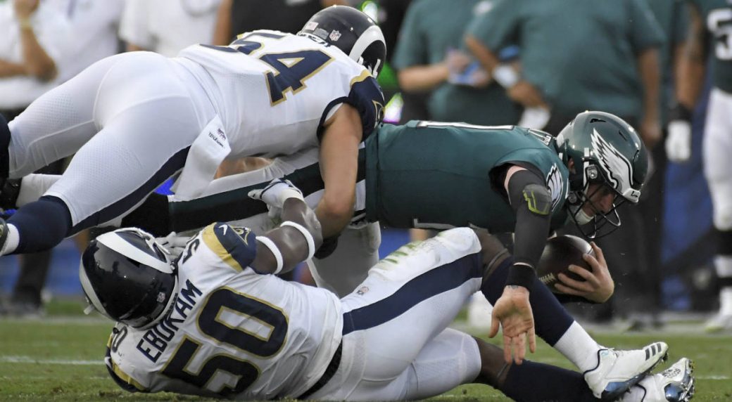 Carson Wentz Injury Rams - Eagles Qb Wentz Knocked Out Of Rams Game With Knee Injury Sportsnet Ca