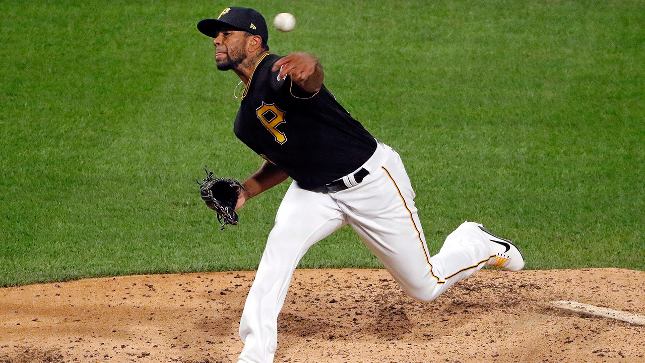 Pirates sign Felipe Rivero to 4-year deal