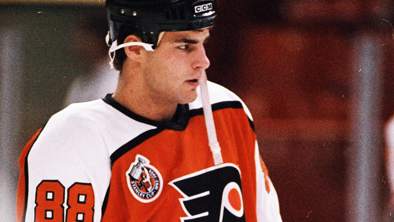 When Lindros returned to Quebec and responded in the coldest way ever,  after a rain of pacifiers from the fans