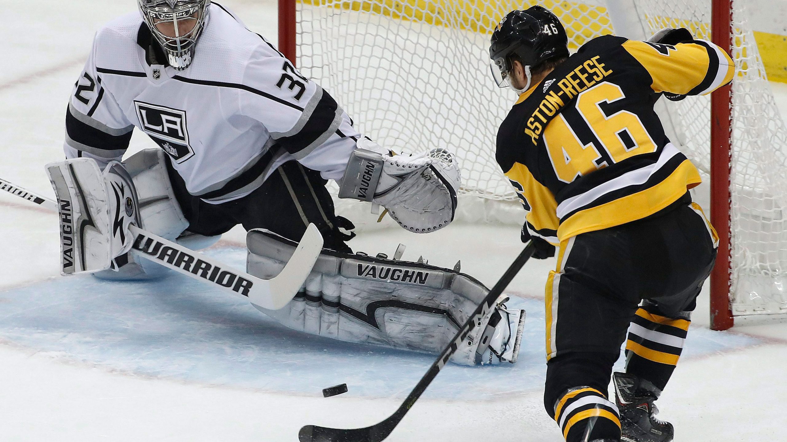 zach-aston-reese-shoots-on-jonathan-quick