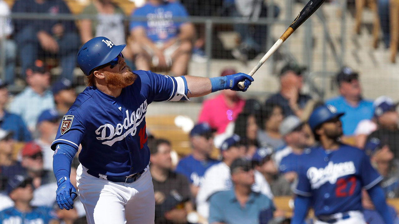 Dodgers' Justin Turner breaks left wrist after being hit by pitch