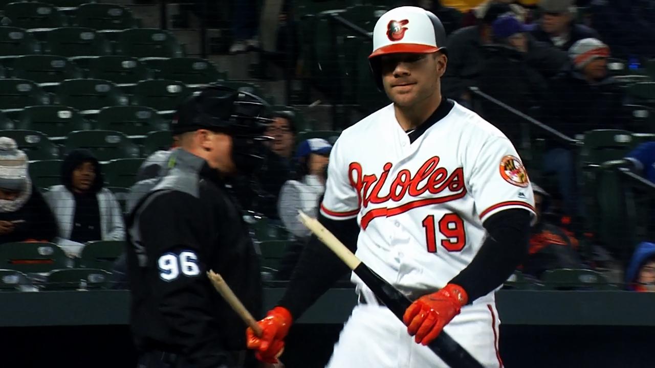 TOR@BAL: Davis breaks bat over knee after strikeout 