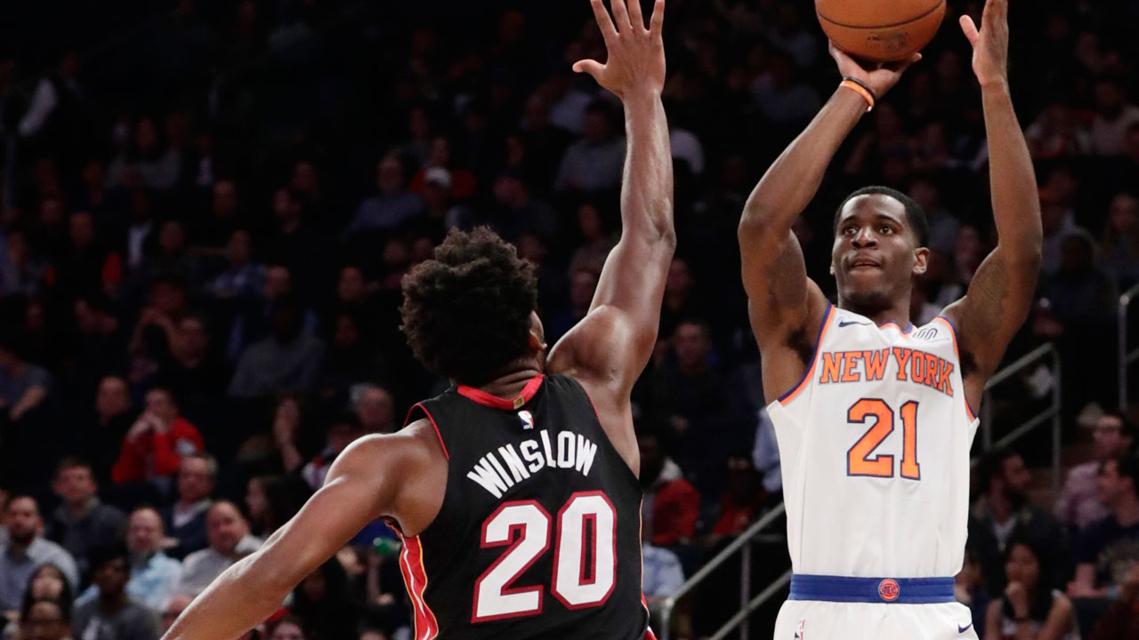 Rookie Dotson scores 30, Knicks blow out Heat