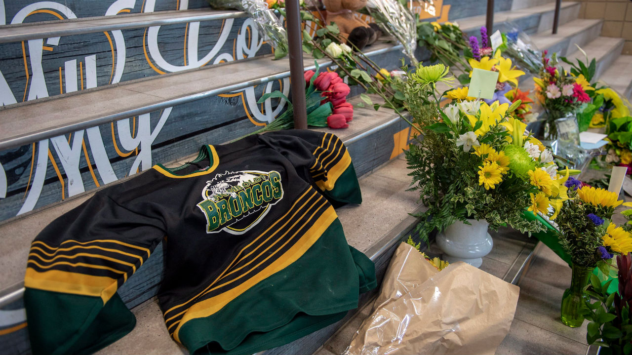 Family creates hockey stick benches to support Airdrie player paralyzed in Humboldt  Broncos bus crash