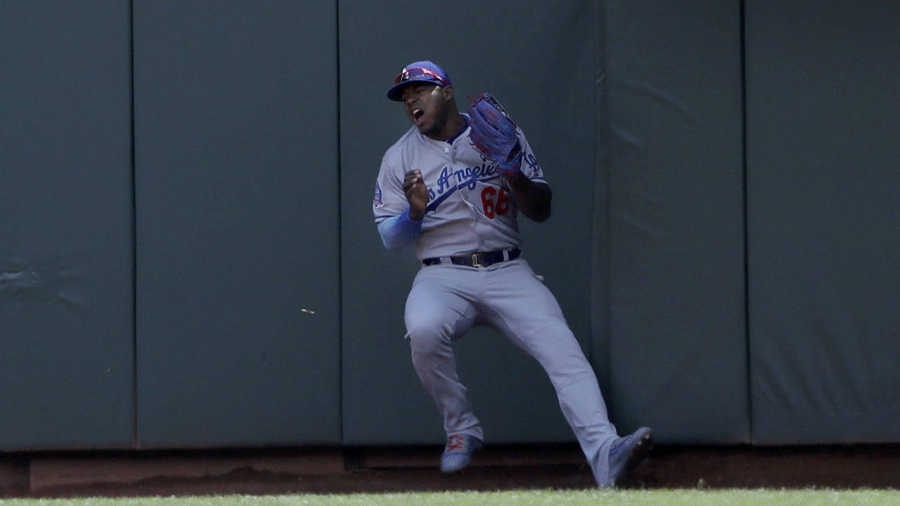 Yasiel Puig considered day-to-day after crashing into wall