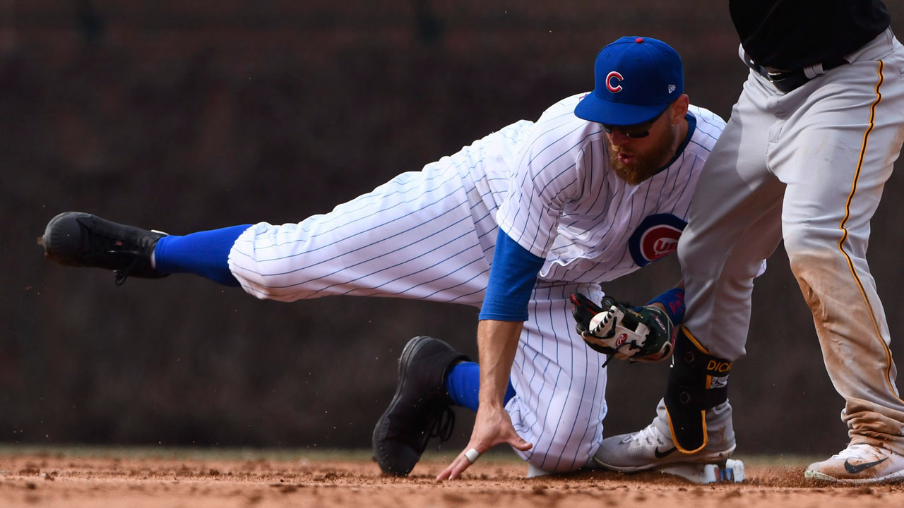 Cubs' Ben Zobrist back in black — cleats, that is — in defiance of