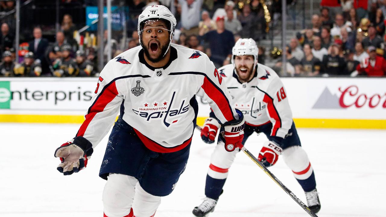 Friendly Confines DeVante Smith-Pelly Signed Washington Capitals White Home Jersey (JSA COA)