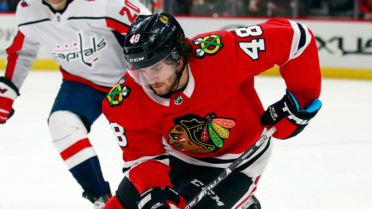 Blackhawks acquire Hinostroza from Panthers in exchange for Morrison