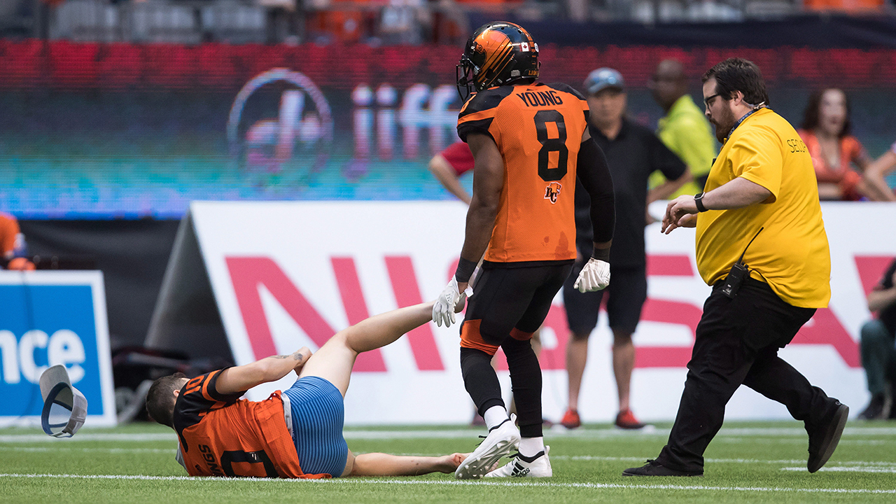 Стрикинг. Лион ,c. A Fan Ran onto the Football field during the Match. Run Guard.