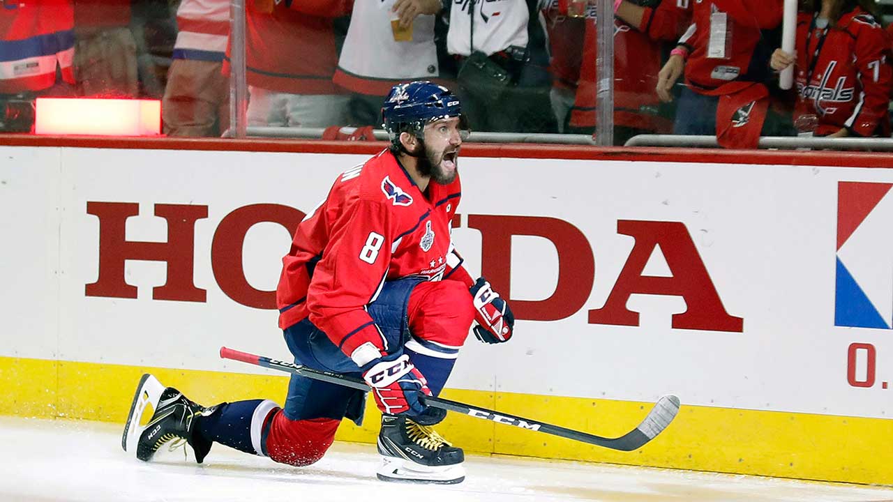 alex-ovechkin-celebrates-goal-with-evgeny-kuznetzov