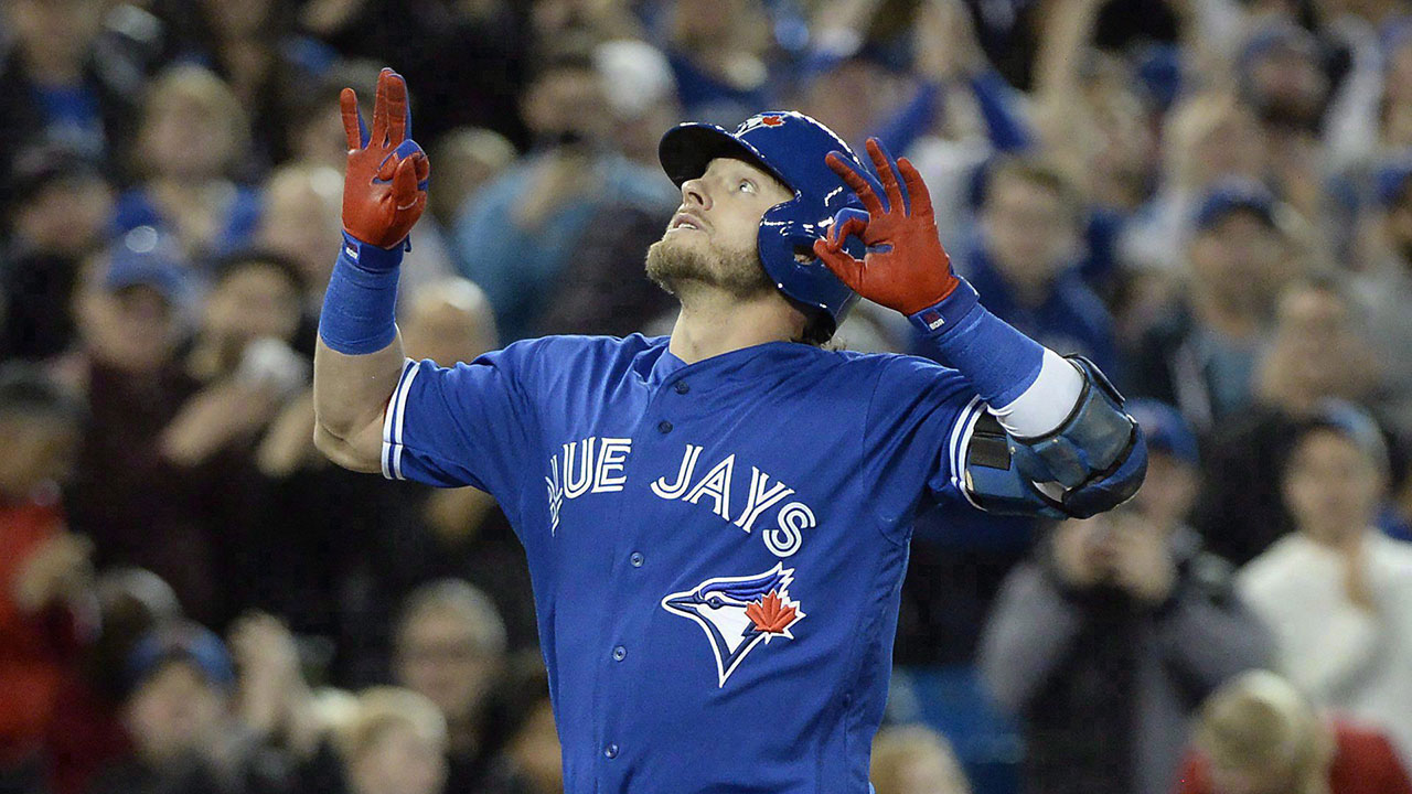 Josh Donaldson, Vladimir Guerrero exchange jerseys after game in Toronto