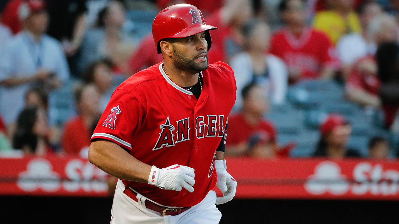 Albert Pujols likely out for season after left knee surgery