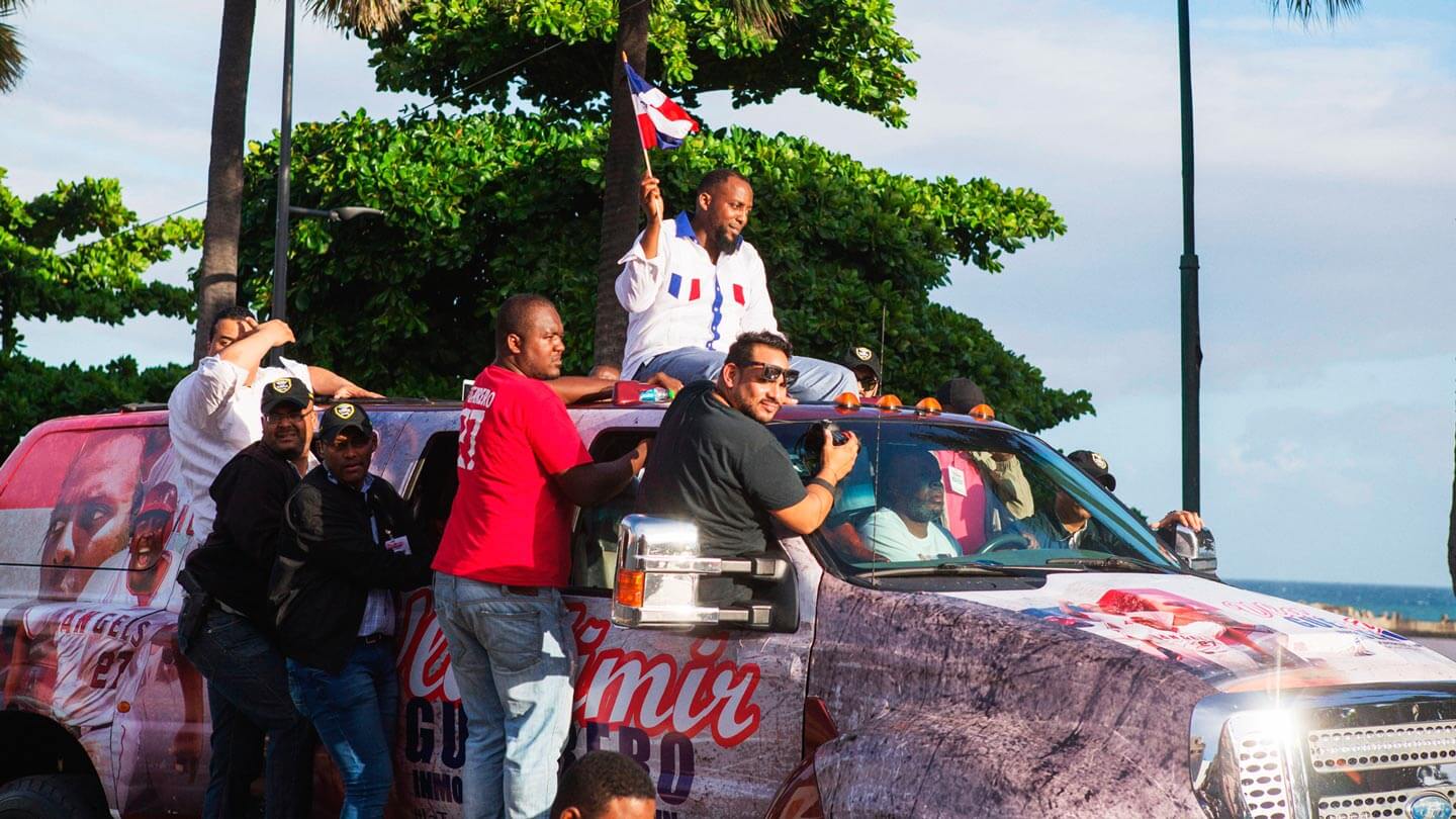 Wearing his dad's No. 27, Vladimir Guerrero Jr. received a hero's welcome  at Olympic Stadium