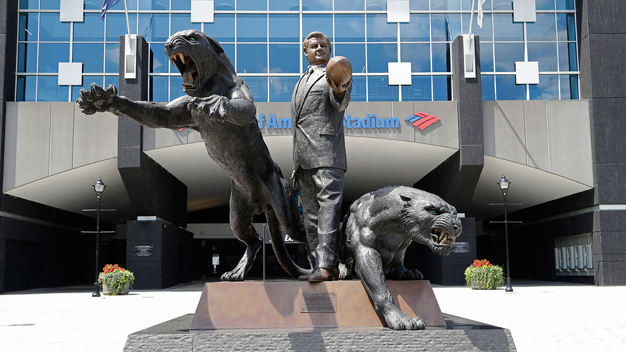 Jerry Richardson statue removed